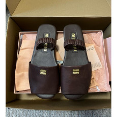 미우미우 나파가죽 샌들