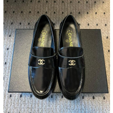 샤넬 25SS CC 로고 클래식 로퍼 유광