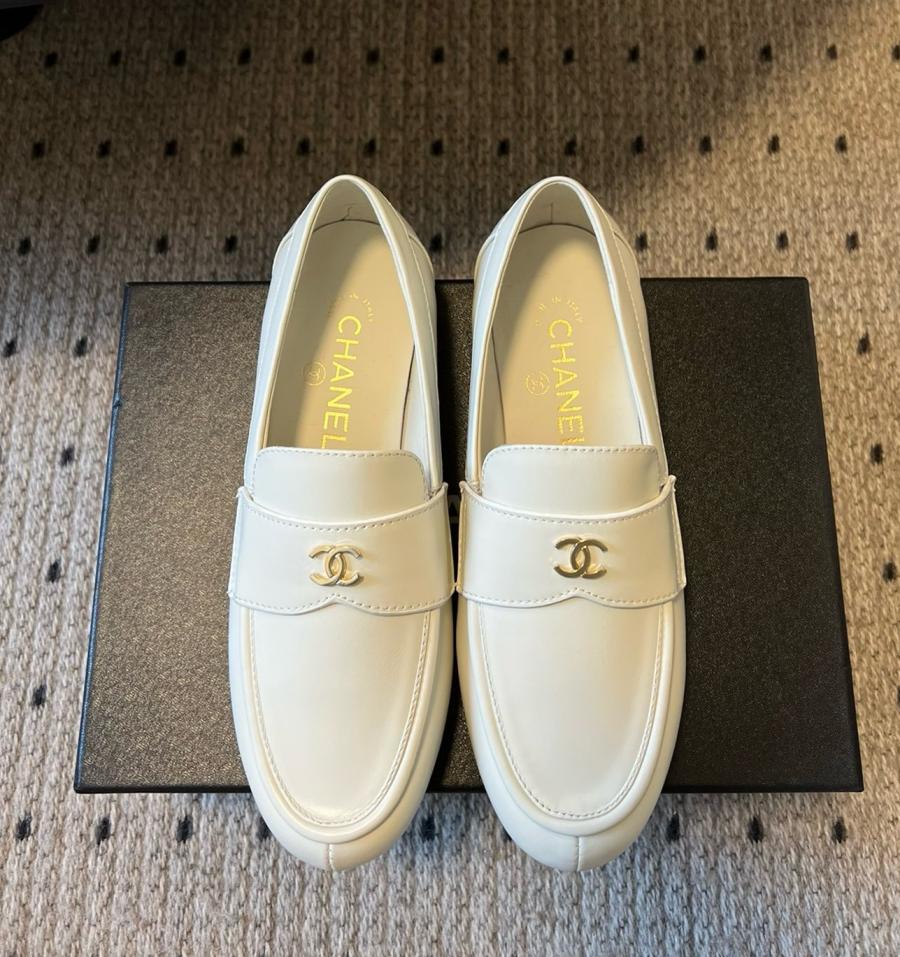 샤넬 25SS CC 로고 클래식 로퍼