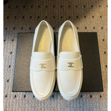 샤넬 25SS CC 로고 클래식 로퍼