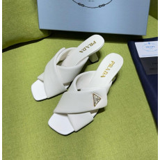 프라다 25SS 삼각로고 크로스 슬라이드 샌들힐 5.5cm 굽높이