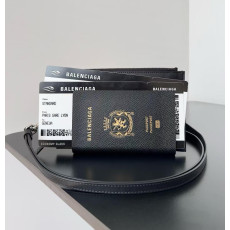 발렌시아가 레더 여권 지갑