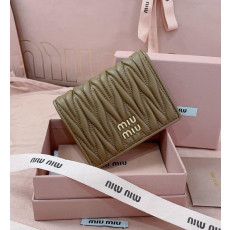 미우미우 5MV204 마테라쎄 반지갑