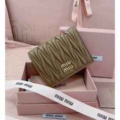 미우미우 5MV204 마테라쎄 반지갑