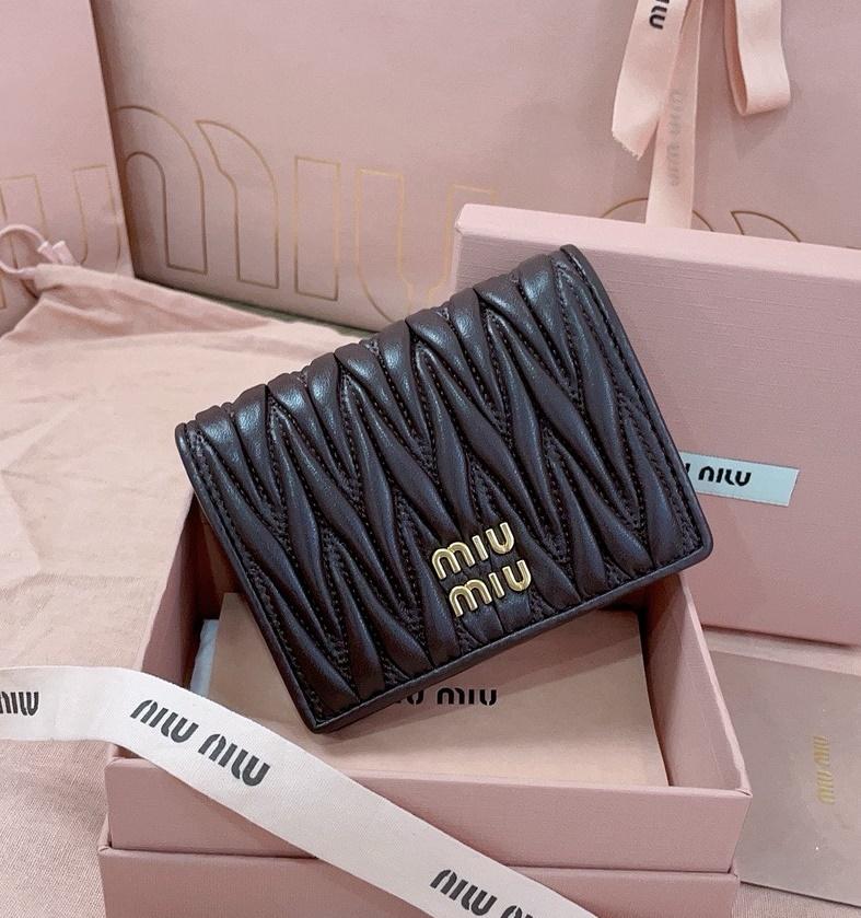 미우미우 5MV204 마테라쎄 반지갑