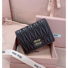 미우미우 5MV204 마테라쎄 반지갑