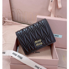 미우미우 5MV204 마테라쎄 반지갑