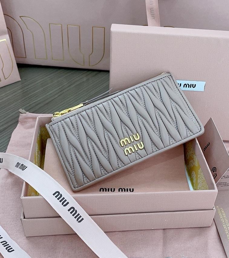 미우미우 5MB006 마테라쎄 카드지갑