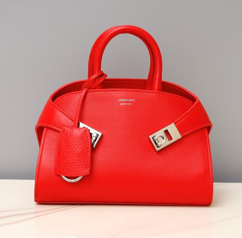페라가모 미니 허그 탑핸들백