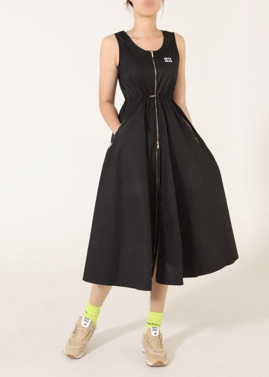 미우미우 테크니컬 실크 민소매 원피스 (국내배송)