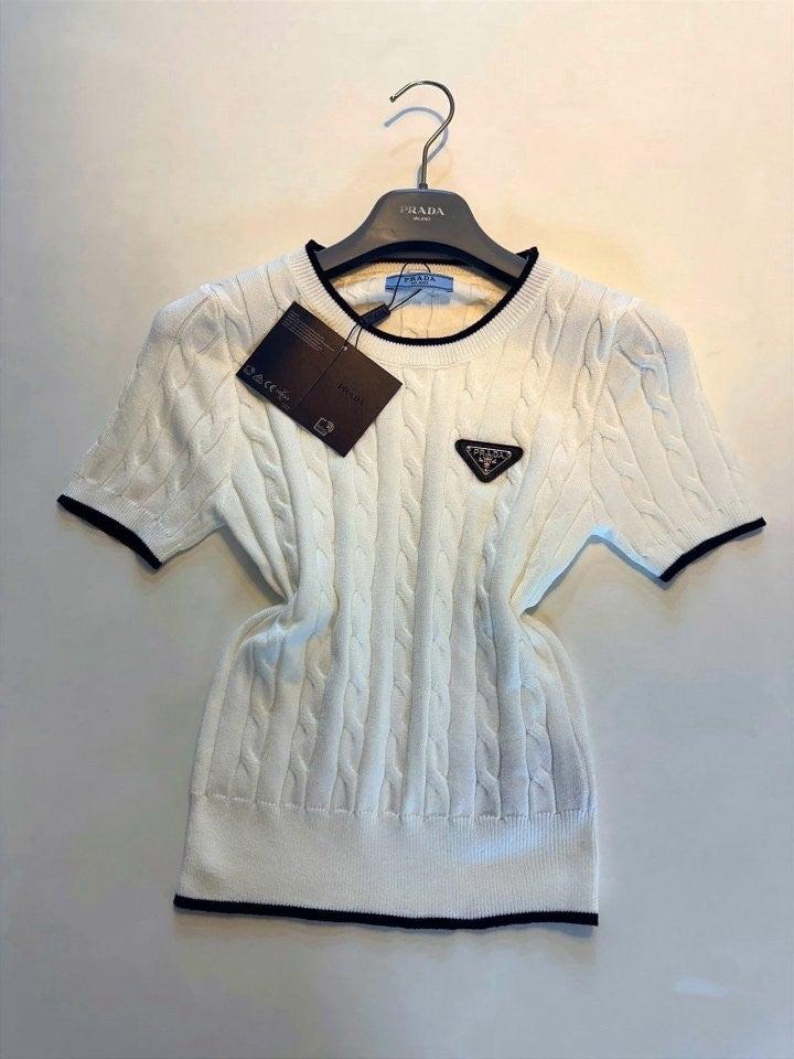 프라다 꽈배기 라운드 티셔츠 (국내배송)