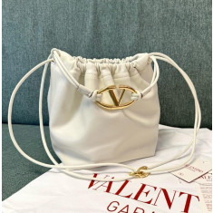 발렌티노 가라바니 V로고 미몬트 버킷 크로스백