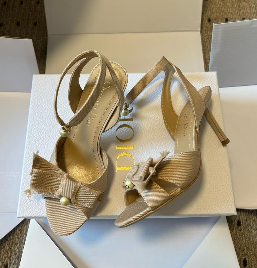 디올 어디오러블 리본 진주 로고 샌들