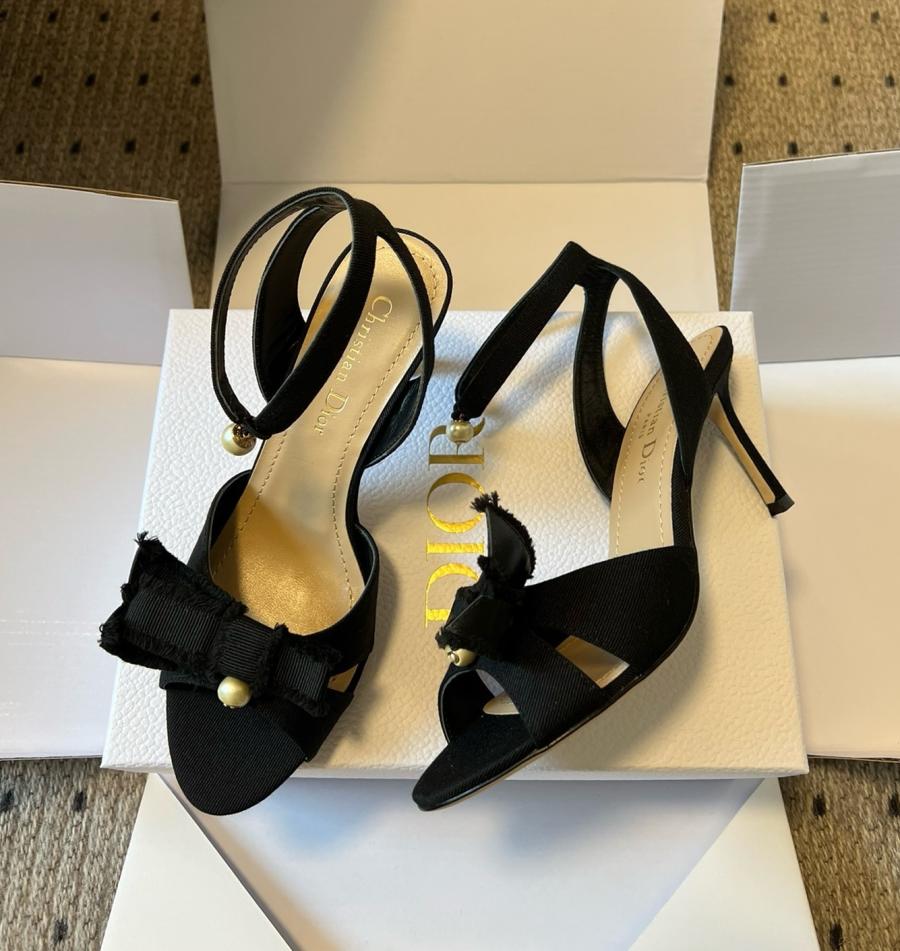 디올 어디오러블 리본 진주 로고 샌들