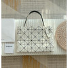 바오바오 25SS 이세이 미야케 락 매트 토트백(아이보리) 25cm 40cm