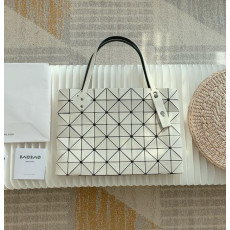 바오바오 25SS 이세이 미야케 락 매트 토트백(아이보리) 25cm 40cm