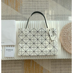 바오바오 25SS 이세이 미야케 락 매트 토트백(아이보리) 25cm 40cm