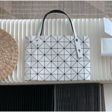 바오바오 25SS 이세이 미야케 락 매트 토트백(화이트) 25cm 40cm