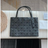 바오바오 25SS 이세이 미야케 락 매트 토트백(무광다크그레이) 25cm 40cm
