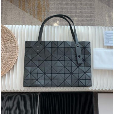바오바오 25SS 이세이 미야케 락 매트 토트백(무광다크그레이) 25cm 40cm