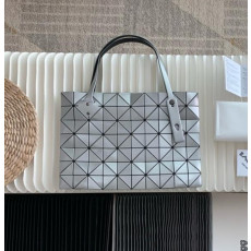 바오바오 25SS 이세이 미야케 락 매트 토트백(유광실버) 25cm 40cm