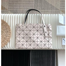 바오바오 25SS 이세이 미야케 락 매트 토트백(무광베이지) 25cm 40cm