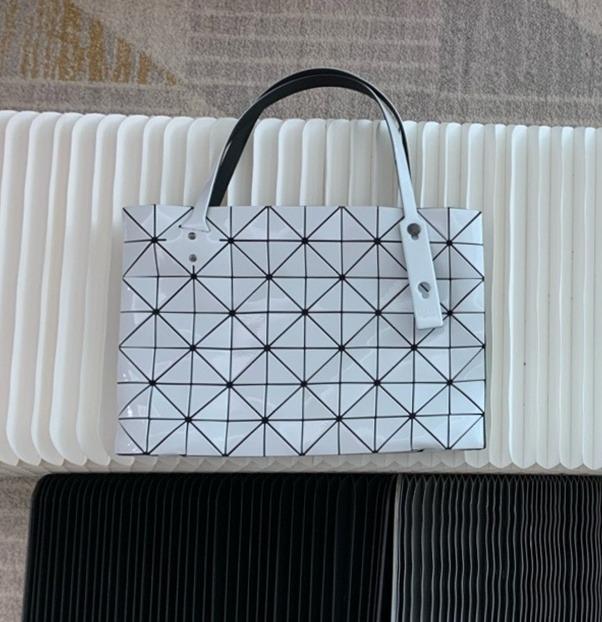 바오바오 25SS 이세이 미야케 락 매트 토트백(유광그레이) 25cm 40cm