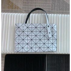 바오바오 25SS 이세이 미야케 락 매트 토트백(유광그레이) 25cm 40cm