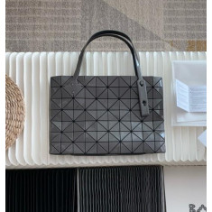 바오바오 25SS 이세이 미야케 락 매트 토트백(유광다크그레이) 25cm 40cm