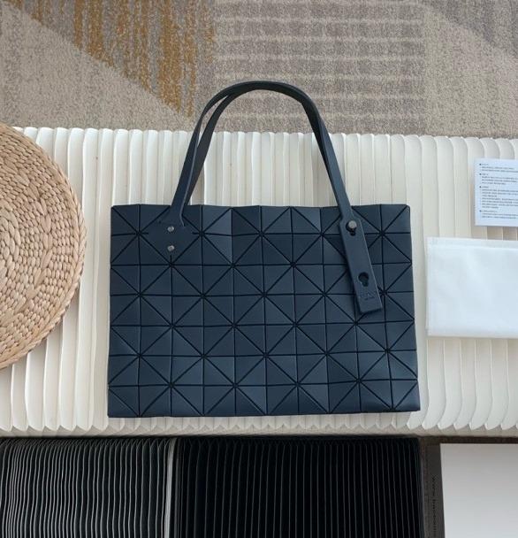 바오바오 25SS 이세이 미야케 락 매트 토트백(다크네이비) 25cm 40cm