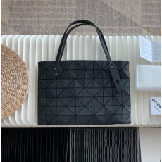 바오바오 25SS 이세이 미야케 락 매트 토트백(무광블랙) 25cm 40cm