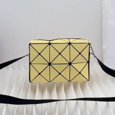 바오바오 큐보이드 미니 크로스백 17cm