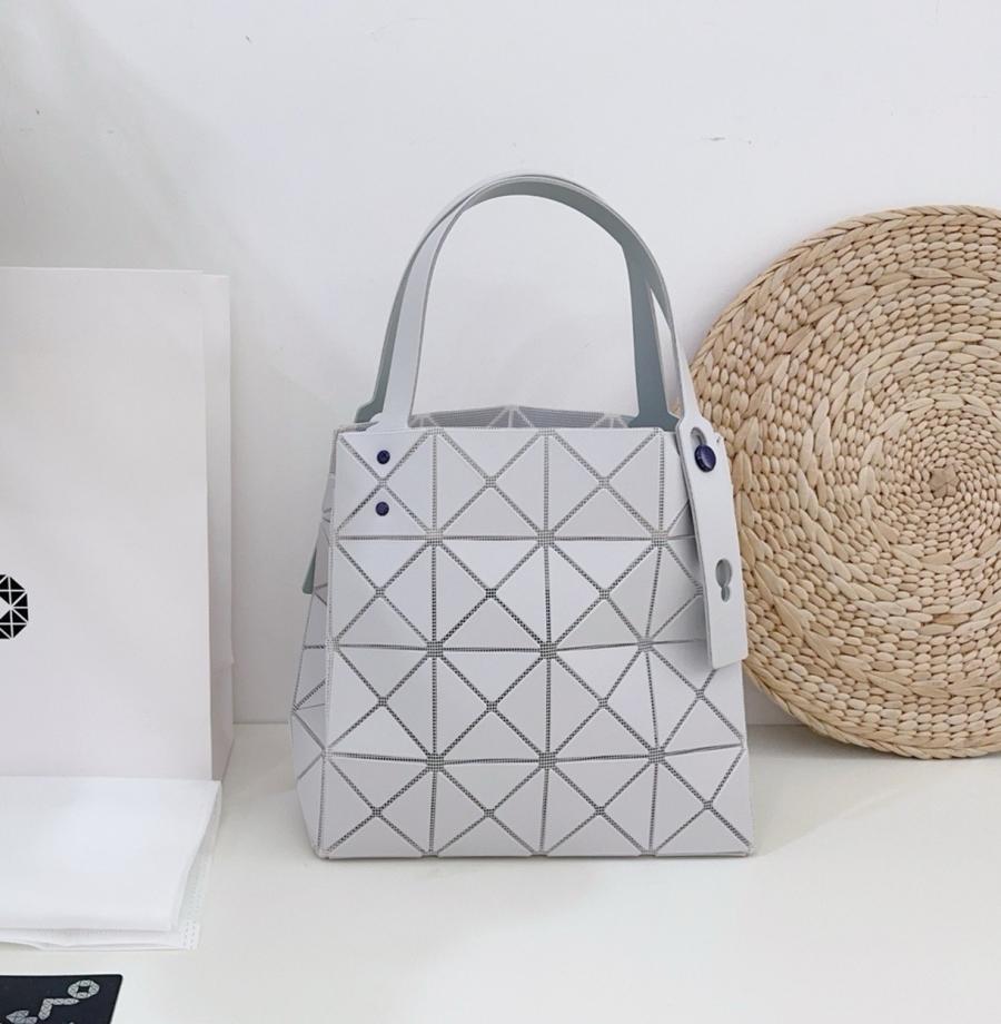 바오바오 루센트 박시 토트백 17cm 23cm