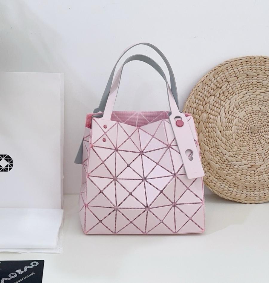 바오바오 루센트 박시 토트백 17cm 23cm