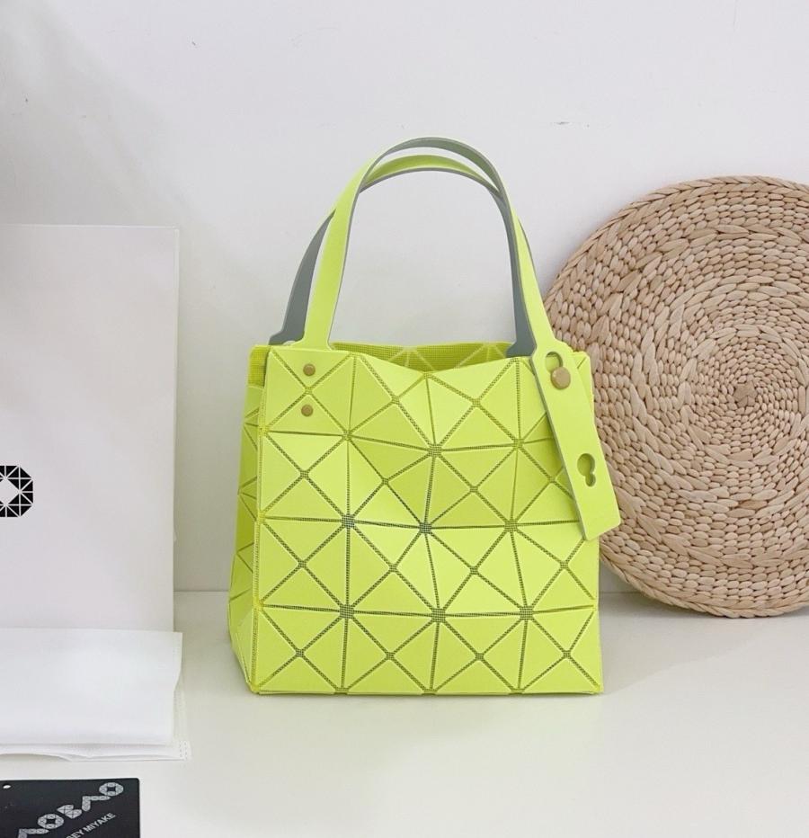 바오바오 루센트 박시 토트백 17cm 23cm
