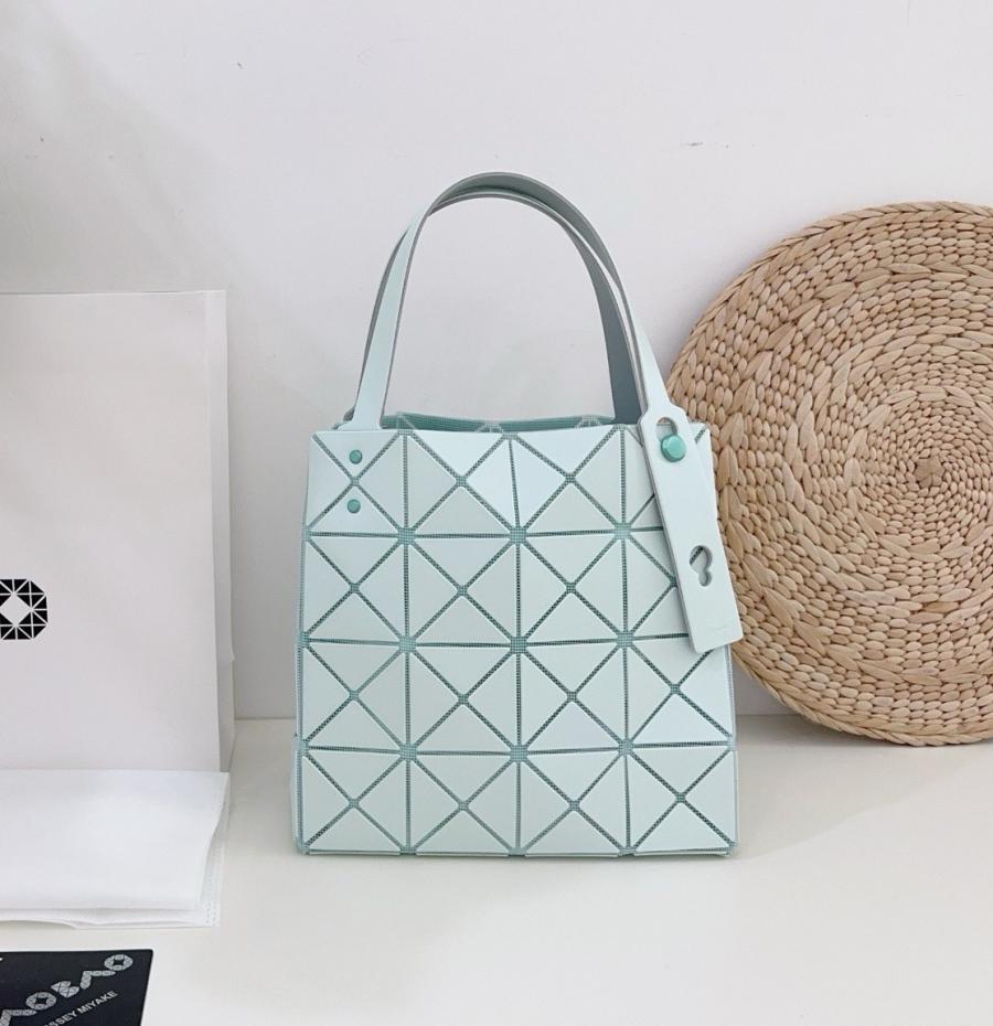 바오바오 루센트 박시 토트백 17cm 23cm