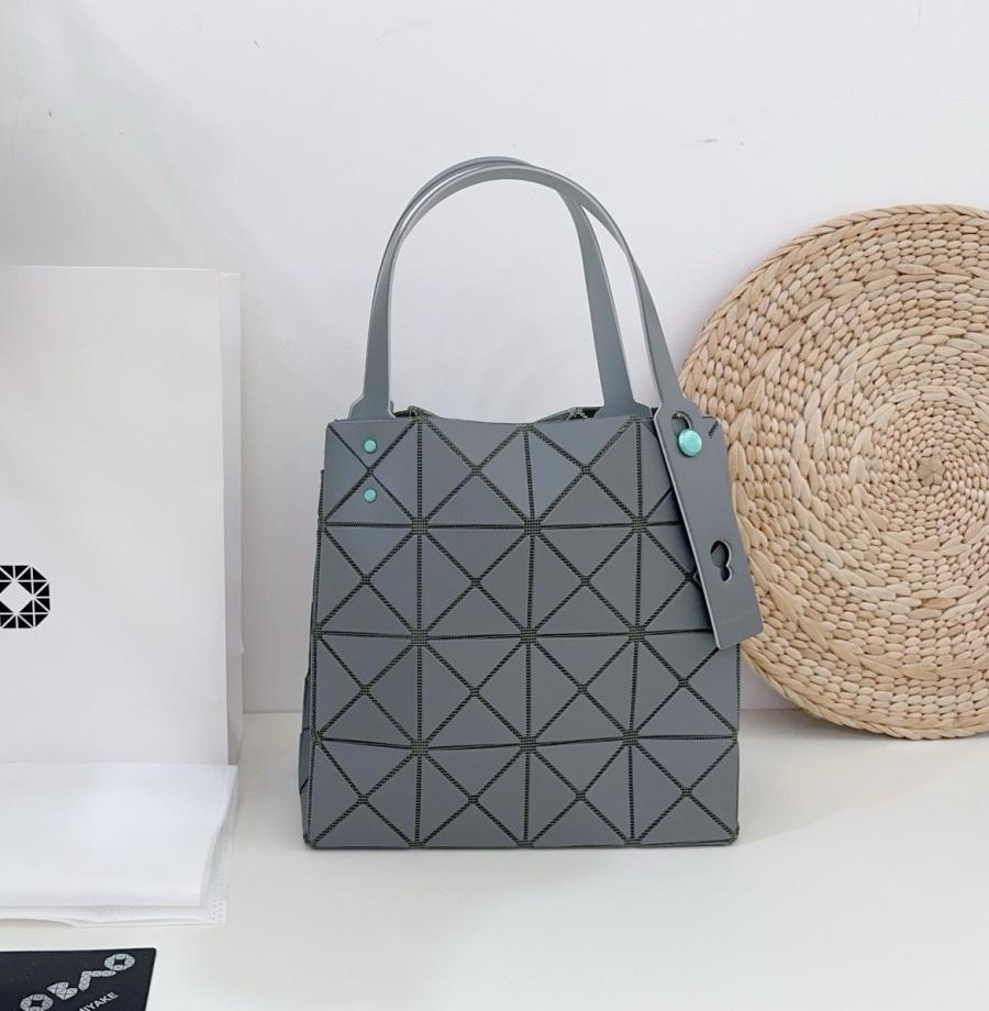 바오바오 루센트 박시 토트백 17cm 23cm