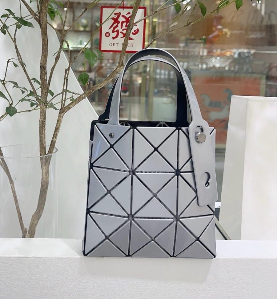 바오바오 루센트 박시 토트백 17cm 23cm