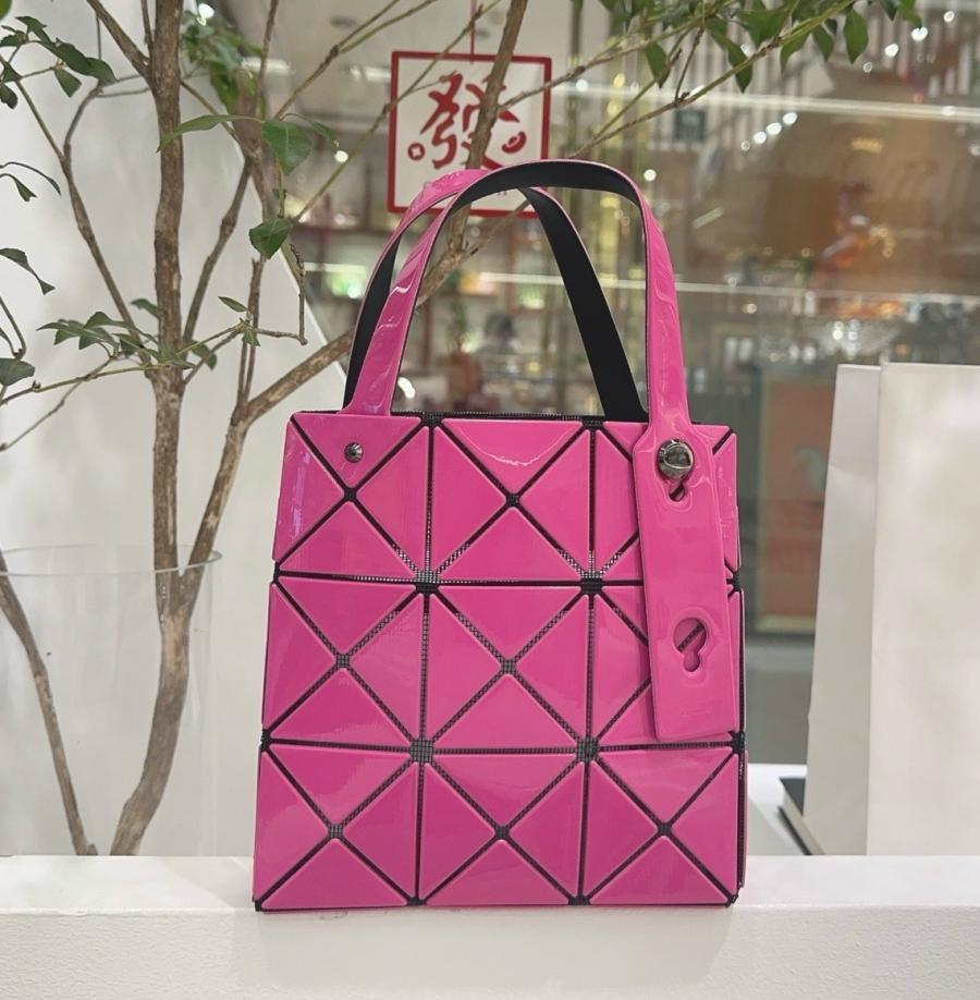 바오바오 루센트 박시 토트백 17cm 23cm
