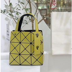 바오바오 루센트 박시 토트백 17cm 23cm