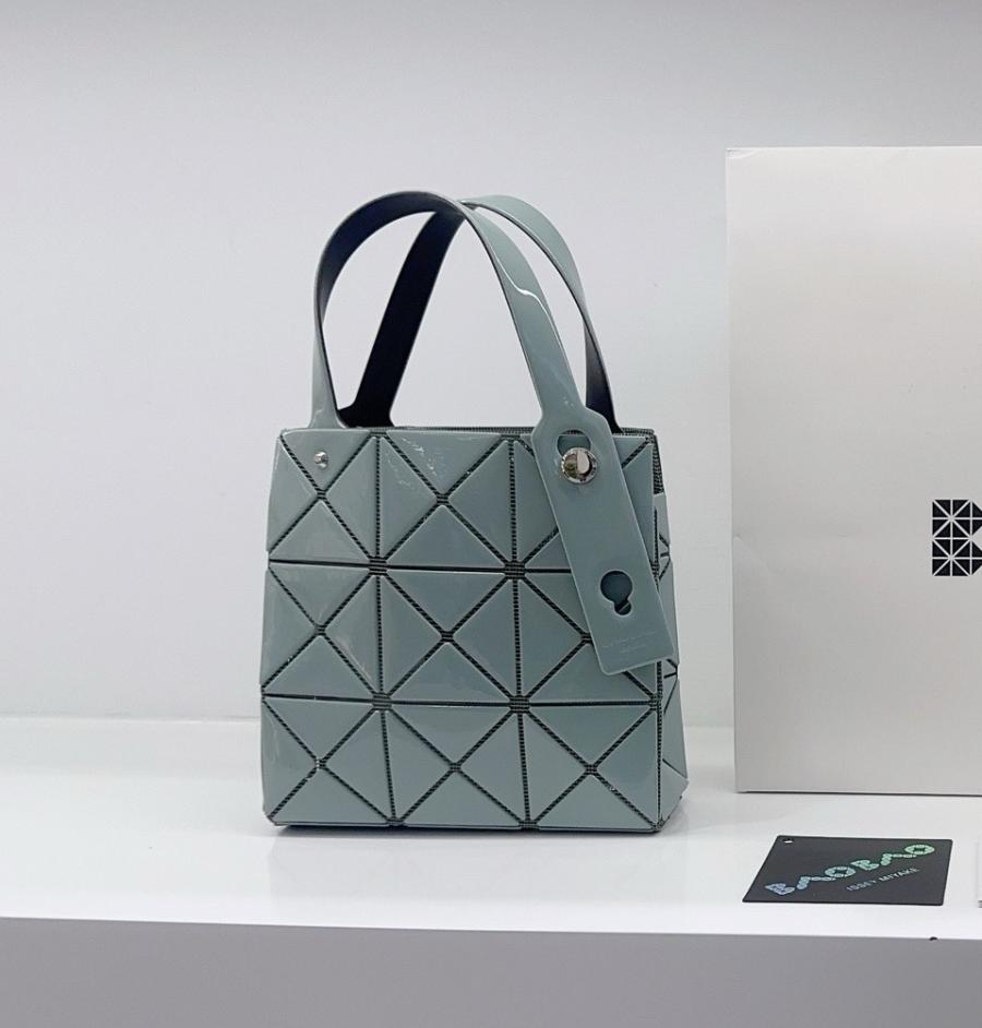 바오바오 루센트 박시 토트백 17cm 23cm