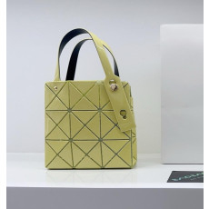바오바오 루센트 박시 토트백 17cm 23cm