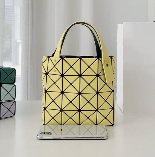 바오바오 이세이 미야케 루센트 박시 미니 토트백 16cm