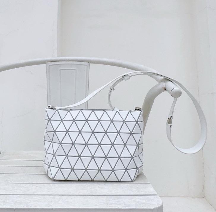 바오바오 이세이 미야케 루센트 크로스백 31cm