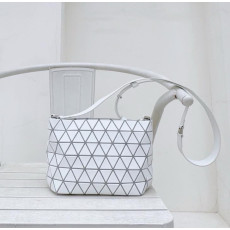 바오바오 이세이 미야케 루센트 크로스백 31cm