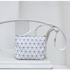 바오바오 이세이 미야케 루센트 크로스백 31cm