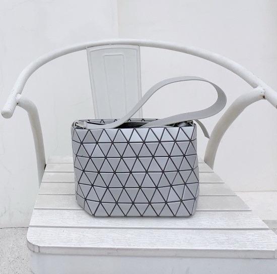 바오바오 이세이 미야케 루센트 크로스백 31cm