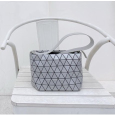 바오바오 이세이 미야케 루센트 크로스백 31cm