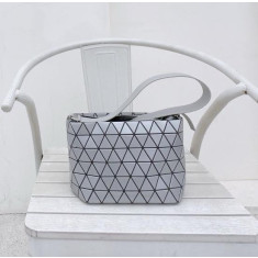 바오바오 이세이 미야케 루센트 크로스백 31cm