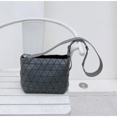 바오바오 이세이 미야케 루센트 크로스백 31cm